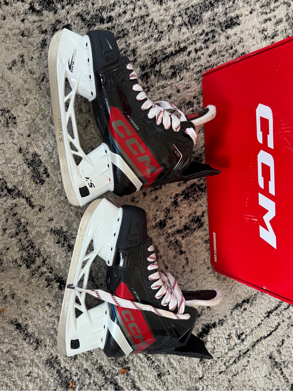 CCM JetSpeed FT670 Hockey Skates - Size 8 Regular - Picture 10 of 12